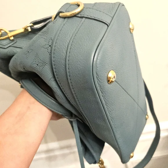Louis Vuitton Mahina Cirrus PM Tote in Blue – Strap, Lock & Key, Dustbag, COA - Picture 14 of 16